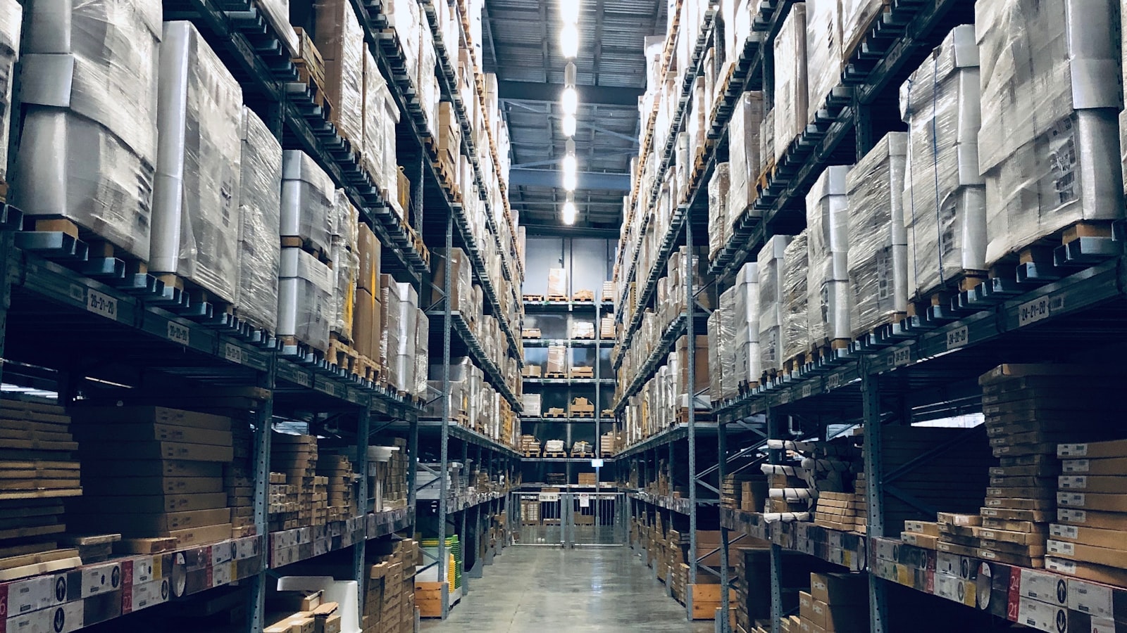 Almoxarifado de sobressalentes industriais com conferência de estoque